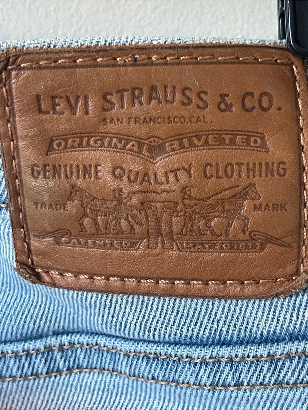 Levi’s Wedgie Fit Women’s light Wash High Rise 5 Pockets Denim Jeans EUC 27 - Picture 6 of 9